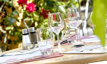 Hotel Campanile Vion