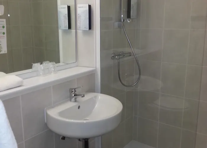 Hotel Campanile Vion