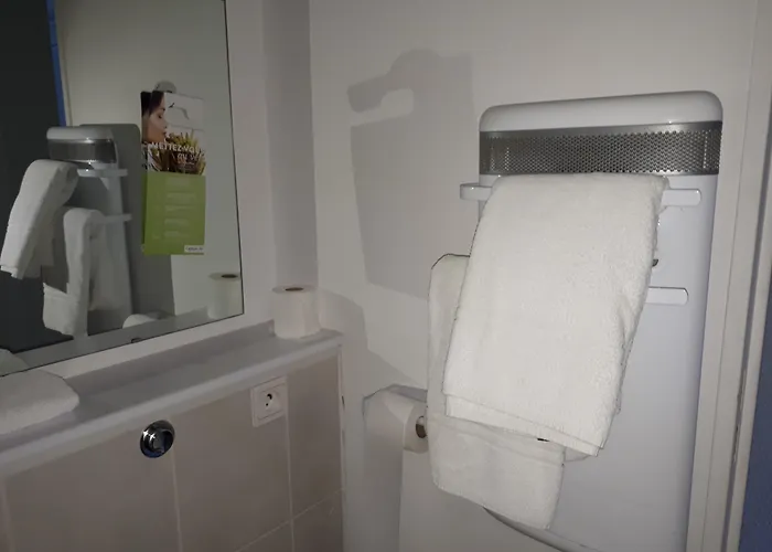 Hotel Campanile Vion 3*